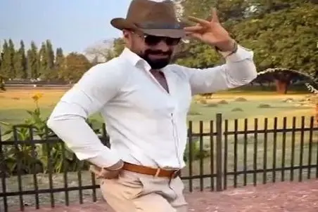 آواز شاد؛ کابوی انقد ادایی دیده بودین؟ حرکات موزون میره پر ناز و ادا با آهنگ ترکی