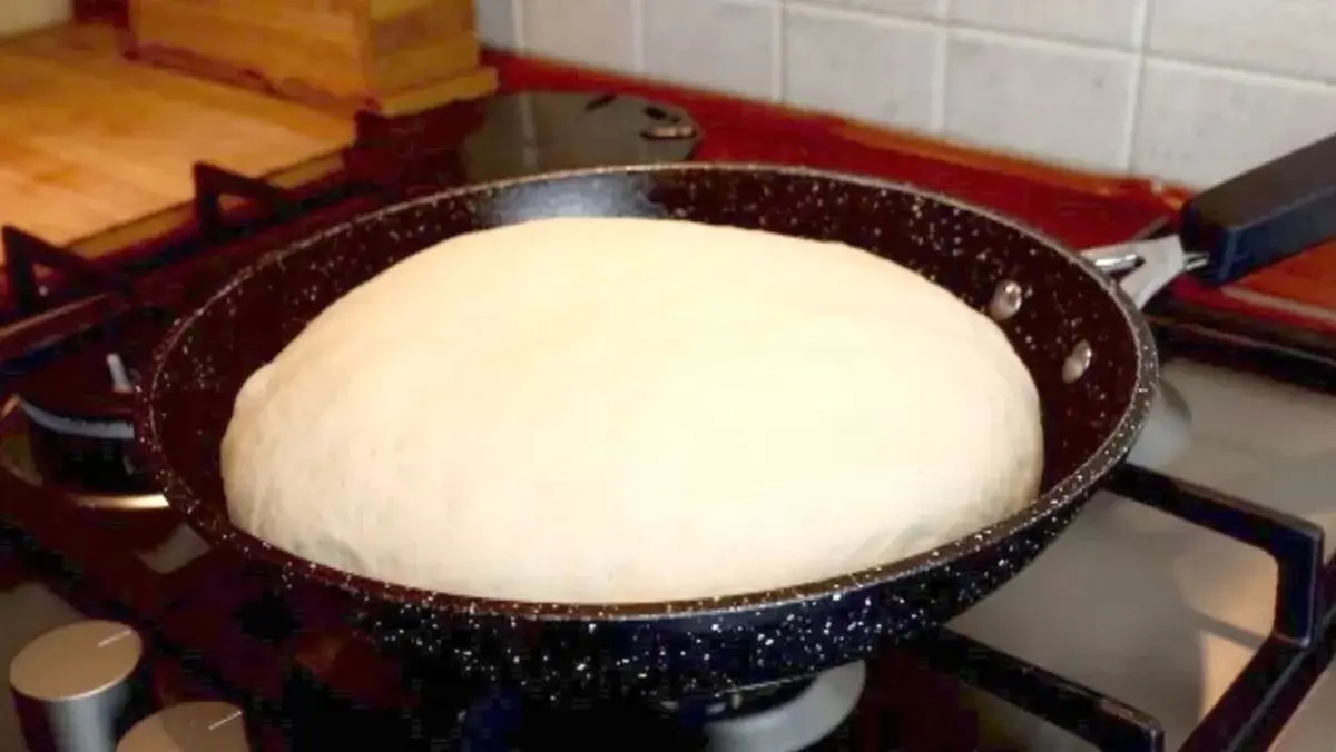 Baking-bread-in-a-pan-2