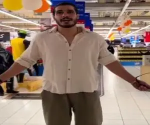 آواز احساسی؛ پسر خوشتیپ وسط فروشگاه شروع کرد خوندن مردم خرید رو ول کردن دورش غلغله شد