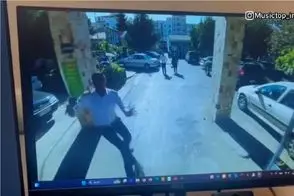 سکانس خندان؛ حرکت غیورمردانه نگهبان بیمارستان برا جلوگیری از فیلمبرداری روده بر کنندس