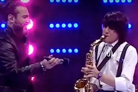 آواز شاد؛ پسره فقط 15 سالشه سه متر قدشه آهنگ آنشرلی رو اجرا کرد مقدمی هی میگه ماشالا