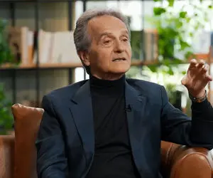 آواز تولد؛ شکل گیری آهنگ تولد که گره خورده با به دنیا آمدن پیکان از زبان روحانی