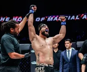 امیر علی‌اکبری به تانک روس خورد!