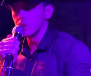 آواز بهجتی؛ جوان خوش تیپ اومد جلو میکروفن و نگو برگرد خواجه امیری رو خوند همه برگشتن