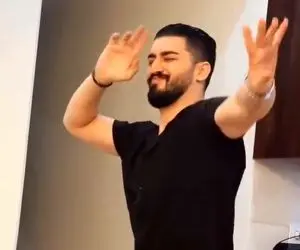 آواز شادیسم؛ بدل یوزارسیف تو خونه حرکات موزون میره اصلا ابهتش به این نرمیش نمیاد