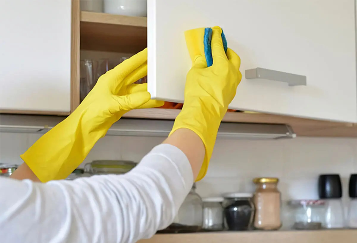 تمیز کردن کابینت ها