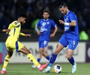 مهاجم استقلال با پای شکسته ادامه می‌دهد