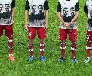 (عکس) پیراهن سرخابی‌ها و منتخب 98 برای یادبود میناوند و انصاریان