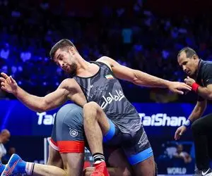 تحقیر قهرمان کشتی با یک ربع سکه ناقابل؛ شعار حمایت از قهرمان ها فقط برای فوتبال است؟