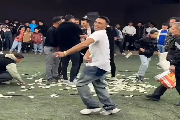 آواز شاد؛ من از رقصش خوشم نیومد مرد باید مردونه تر و باوقارتر برقصه، نظر شما چیه؟