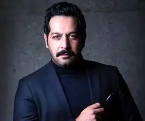 آواز جگرسوز؛ کامران تفتی آهنگ خیال رو خوند خشِ صداش زد رو دست چاووشی قلبت مچاله میشه