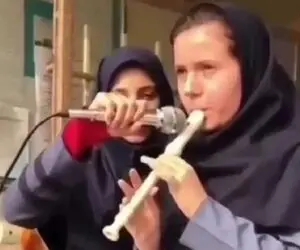 مطربی خیابانی؛ دختر خانم با روپوش مدرسه چه دلربا نازنین مریم نواخت همه