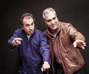 سکانس خندان/زهتاب به چه نازی از لای موهاش سنجاق در میاره سیامک و مدیری پاچیدن از خنده