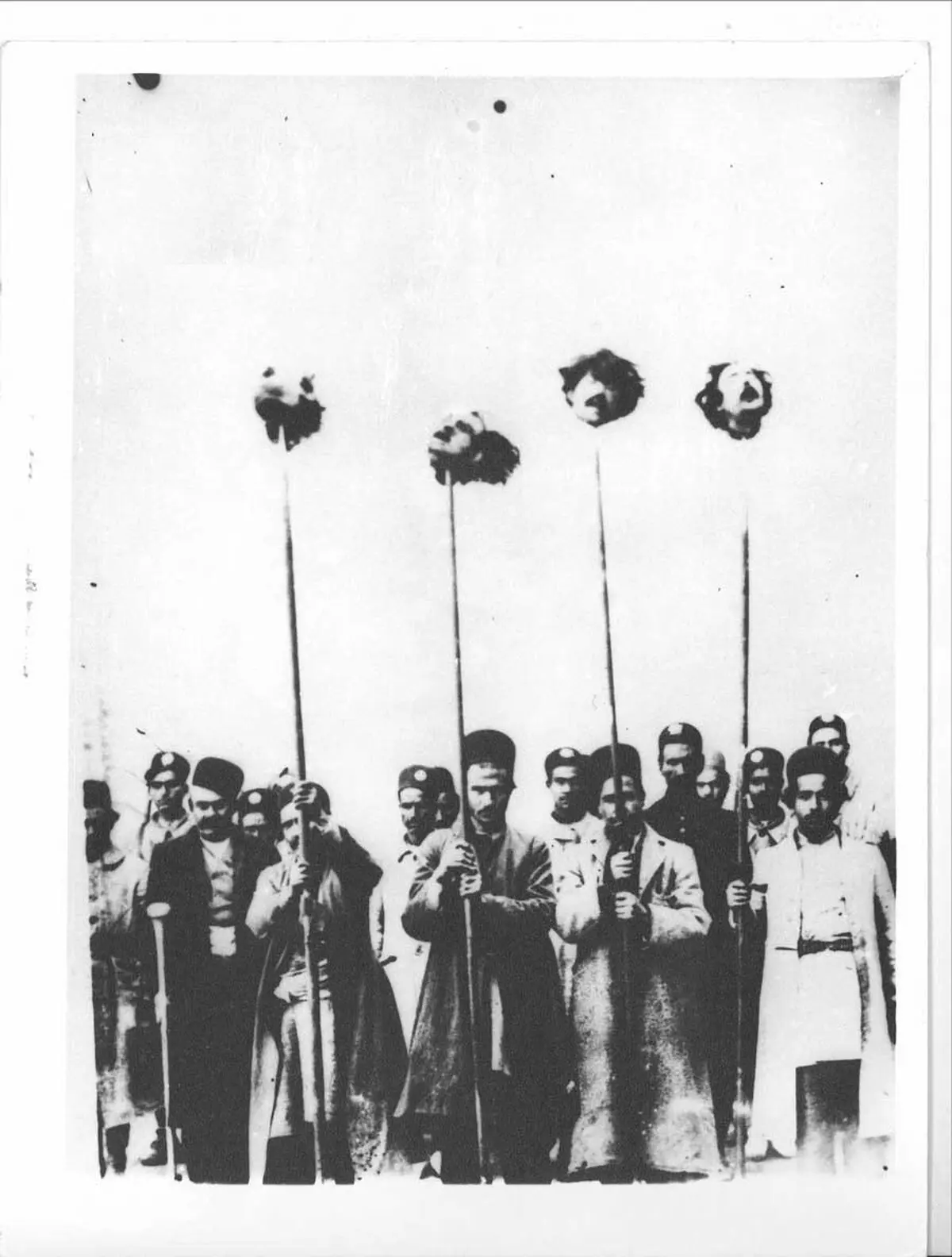سر نیزه کردن سرهای بریده در قاجار