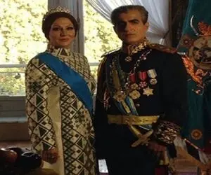 سفر به ایام قدیم سال 1338؛ حرکات عجیب «فرح» و «محمدرضا پهلوی» در حال بازی والیبال