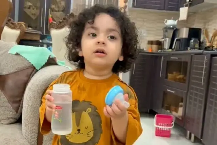 آواز محلی؛ پسر بچه با 50 سانت قدش چه رقص هلکوپتری میکنه