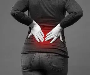 این کمر دردها نشانه یک بیماری خطرناکند؛ آن ها را جدی بگیرید