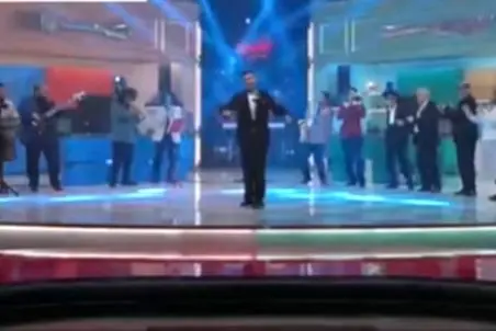 آواز شاد؛ اجرای آهنگ بلا ای بلا دختر مردم با مجوز صدا سیما که مخ تماشاچیا تاب برداشت