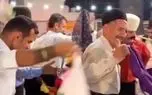 آواز محلی؛ ببینید این پیرمردا چه هماهنگ و شاد باهم با آهنگ محلی حرکت موزون میرن