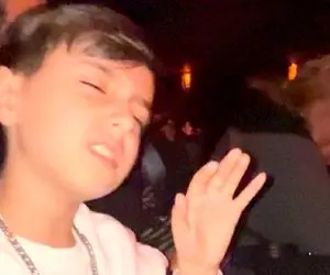 آواز احساسی؛ پسر بچه طوری تو کنسرت مجید رضوی فاز گرفته که بزرگ بزرگاش نمیتونن حرکاتشو