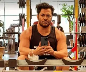 (عکس) عضلات آقای سوپراستار را دیده بودید؟