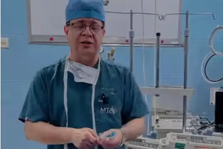 آواز احساسی؛ فکر کن بی هوش شدی یه دکتر فوق تخصص برات ساغرم شکست ای ساقی بخونه