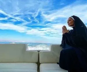 عکس جنجالی سحر قریشی در کشتی تفریحی