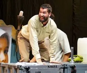 آواز هنرمندانه؛ رقص عربی فول پکیج بازیگر مرد تو تئاتر که عین فنر میپره