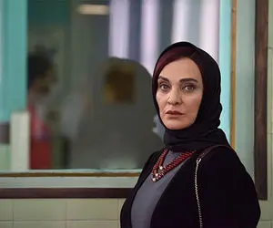 رونمایی از چهره ی واقعی ملکه در قسمت هشتم