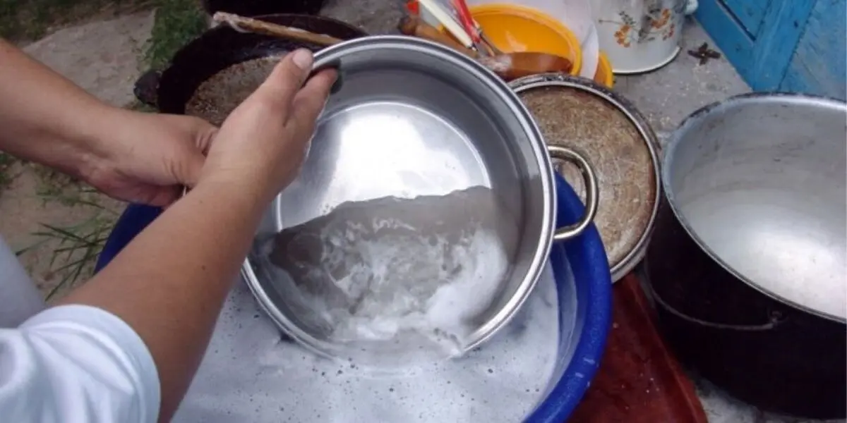 Bleach-zinc-container