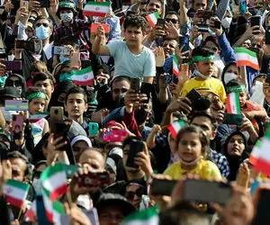 اجرای  همگانی سلام فرمانده در کرج 17 خرداد 