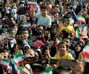 اجرای  همگانی سلام فرمانده در کرج 17 خرداد 