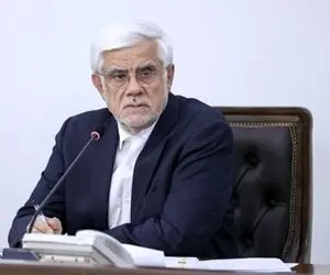 واکنش عارف به غیبت وزیر ارشاد در جشنواره فجر: شاید با لباس مبدل آمده باشد!