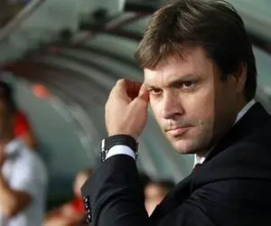 ورود سرمربی قرمز ها به تاخیر افتاد!