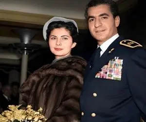 سفر به ایام قدیم سال 1317؛ کارت عروس پر زرق و برق و پرادعا محمدرضا پهلوی و همسرش