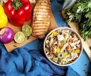 طرز تهیه یه سالادِ "مرغ و پاستا"؛ خوشمزه مخصوص شام شما