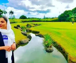 (عکس) آزاده زارعی با شال جالب در کافه!