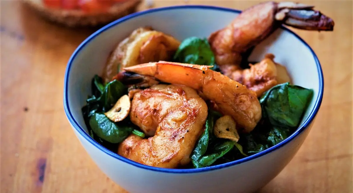 meygoo-sokhari-ba-esfenaj2