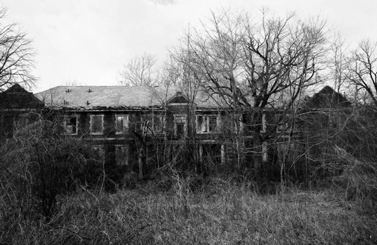 2020-10-abandoned-berry-mental-hospital-638c6497a77666af5aef0521