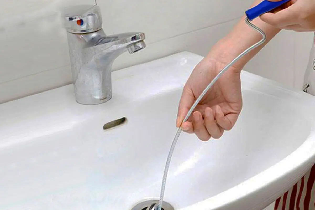 bathroom-pipe-opening-using-springs