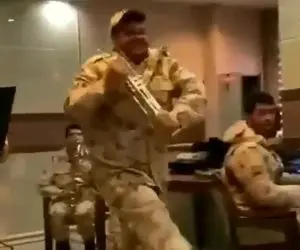 آواز شاد؛ سربازا پادگانو گذاشتن رو سرشون انقدر رقصیدن خودشون پهن زمین شدن