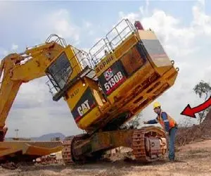 ابزارآلات غول پیکر؛ سهل انگاری اپراتور بیل مکانیکی فاجعه بار آورد