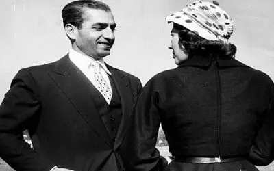 سفر به ایام قدیم؛ نگاه خبیثانه ملکه خودشیفته محمدرضا پهلوی مخلوع به او