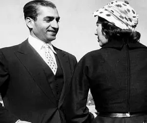 سفر به ایام قدیم؛ نگاه خبیثانه ملکه خودشیفته محمدرضا پهلوی مخلوع به او