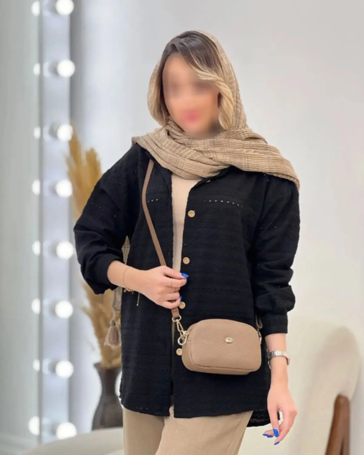 مانتو مشکی ساده دکمه دار