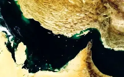 عبور از تنگۀ هرمز فقط با اجازه ایران