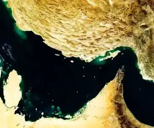 عبور از تنگۀ هرمز فقط با اجازه ایران