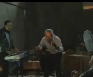 آواز شاد؛ محسن تنابنده آهنگ خواننده اونور آبیو طوری خوند انگار اون کپی کرد از تنابنده