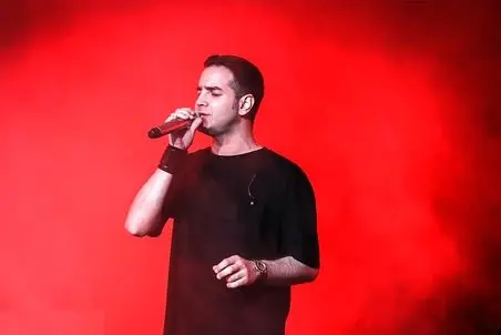 آواز باشکوه؛ محسن یگانه با سیستم 110 هزار دلاری نشکن دلمو خوند دیوار صوتی شکست