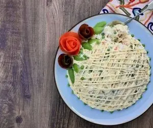 7 راز خوشمزه تر شدن سالاد الویه؛ چرا بعضی وقتا سالاد الویه بوی بدی می گیره؟